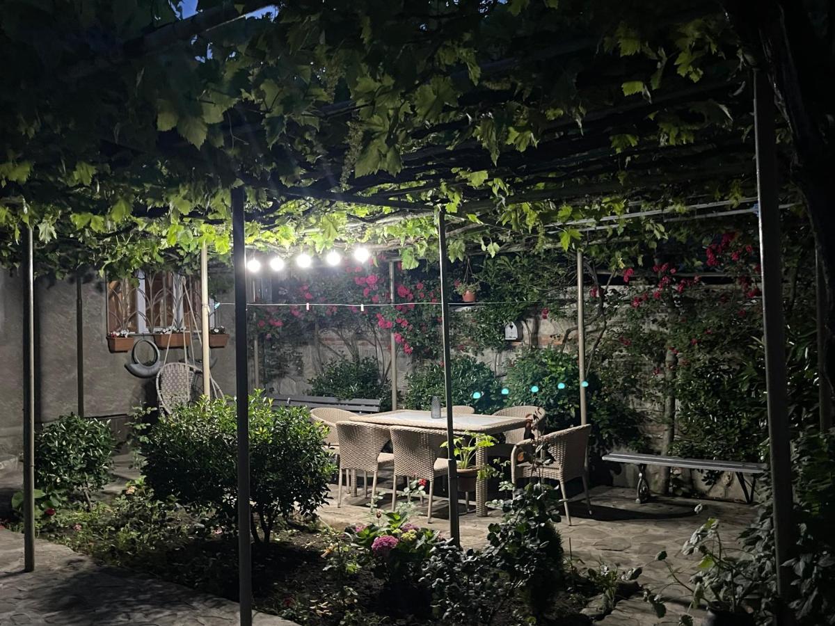 Mari Guest House Telavi Esterno foto