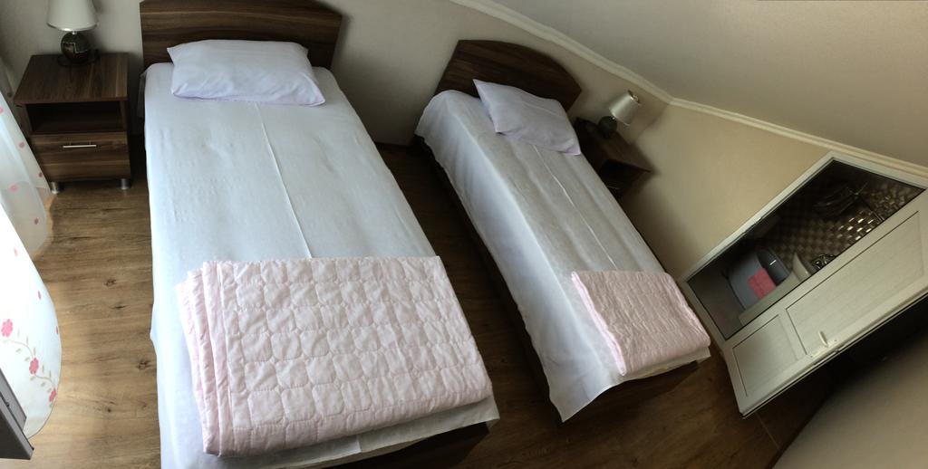 Mari Guest House Telavi Esterno foto