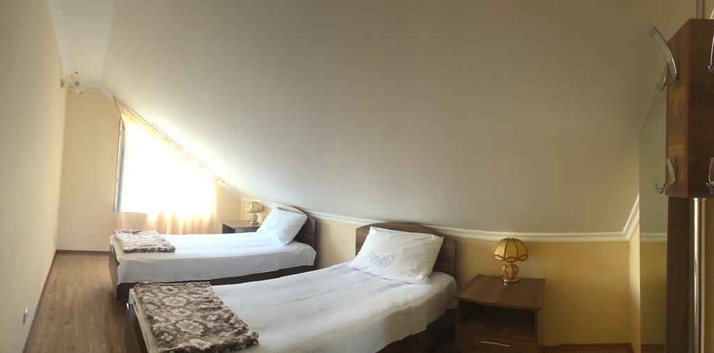 Mari Guest House Telavi Esterno foto