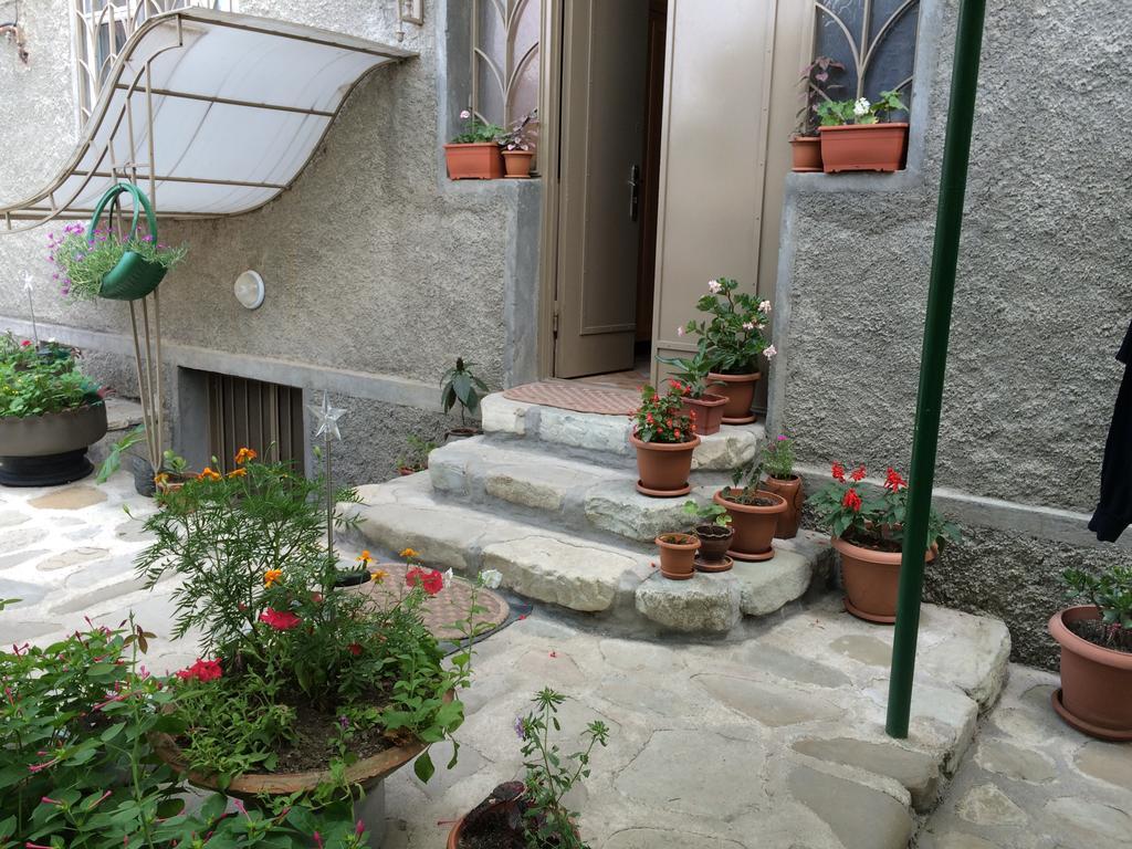 Mari Guest House Telavi Esterno foto