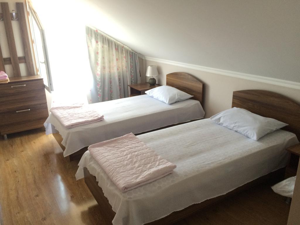 Mari Guest House Telavi Esterno foto