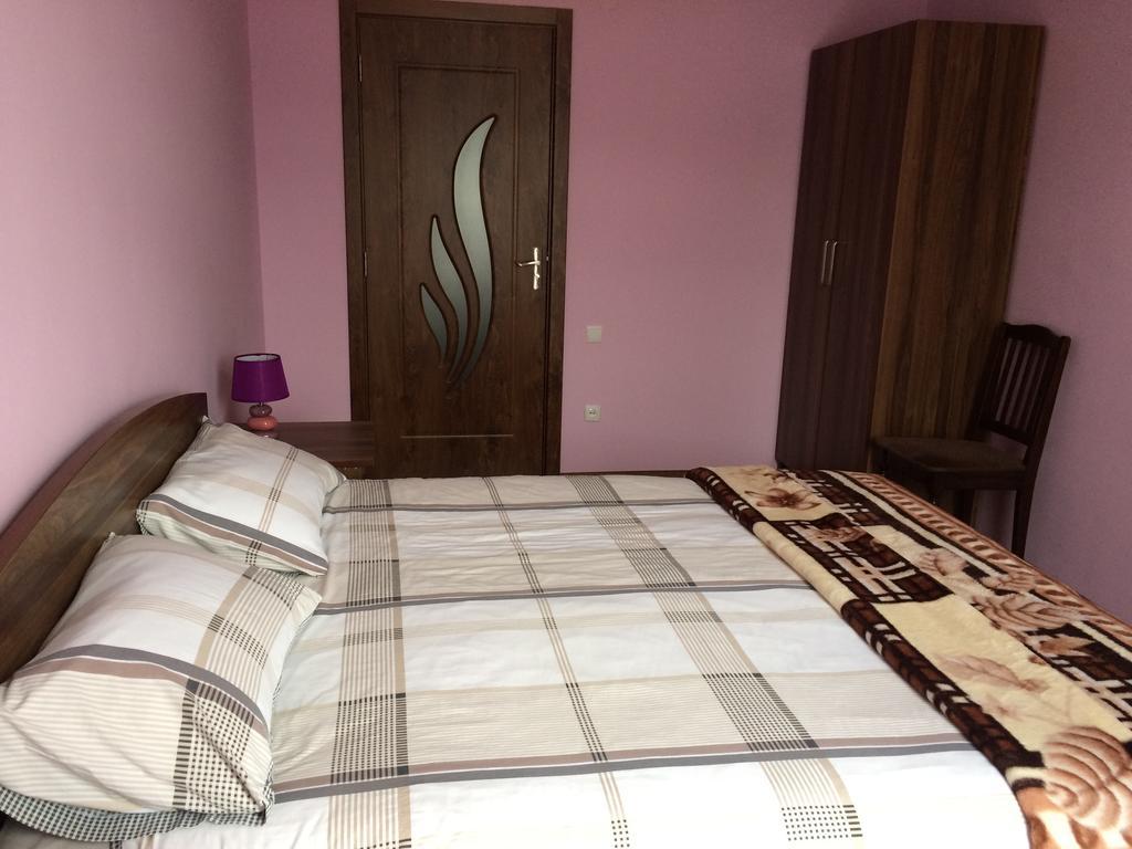 Mari Guest House Telavi Esterno foto