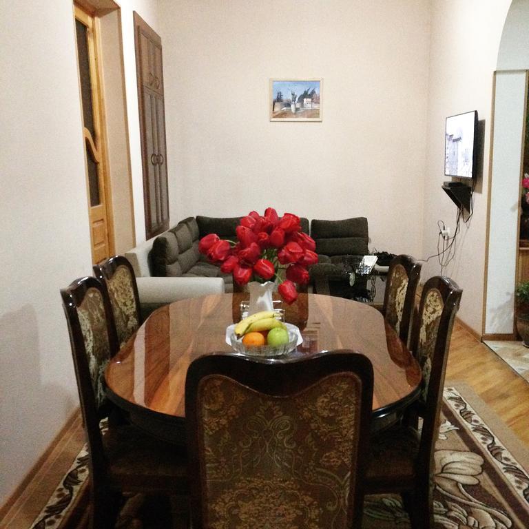 Mari Guest House Telavi Esterno foto
