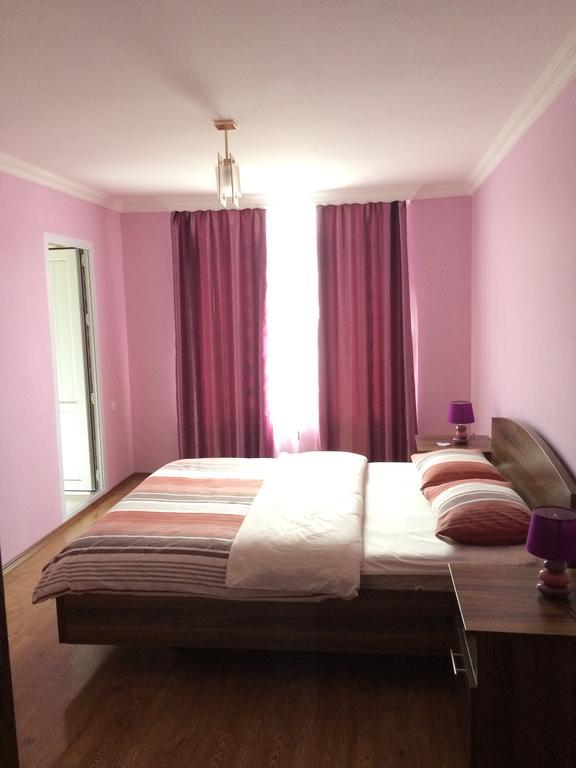 Mari Guest House Telavi Esterno foto