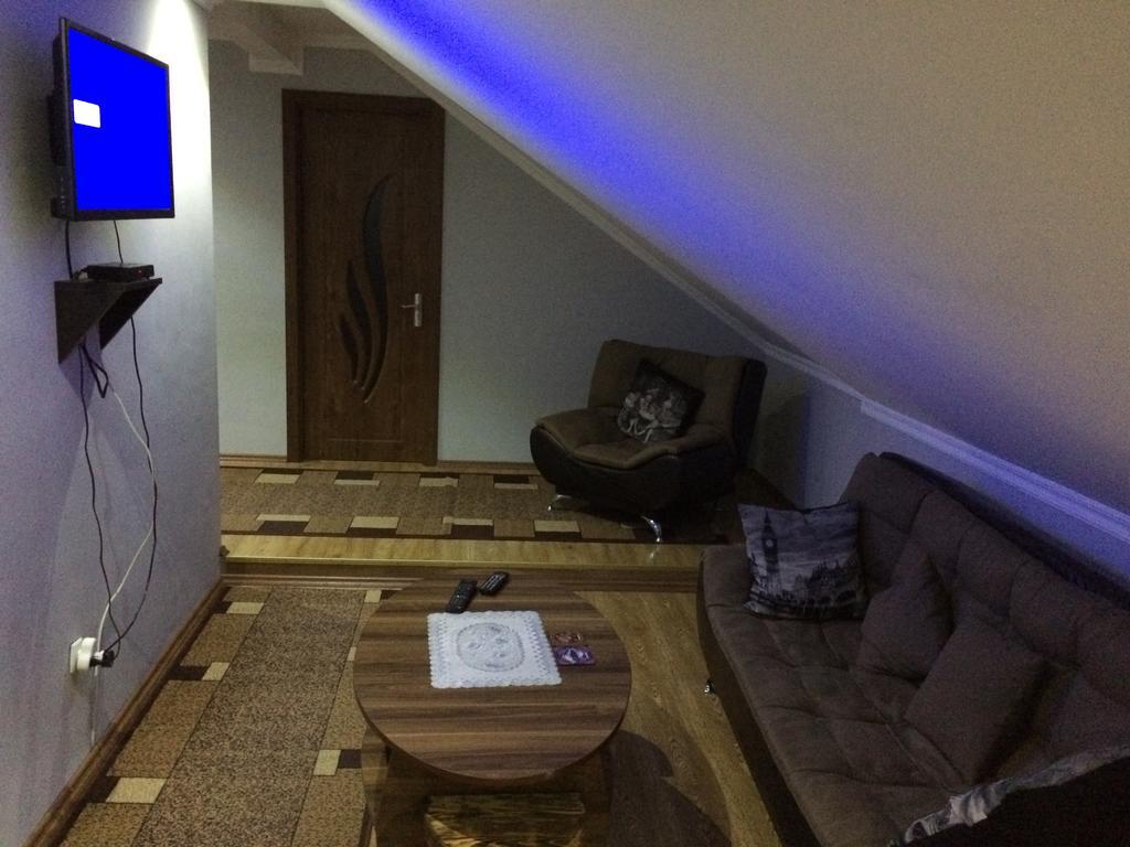 Mari Guest House Telavi Esterno foto