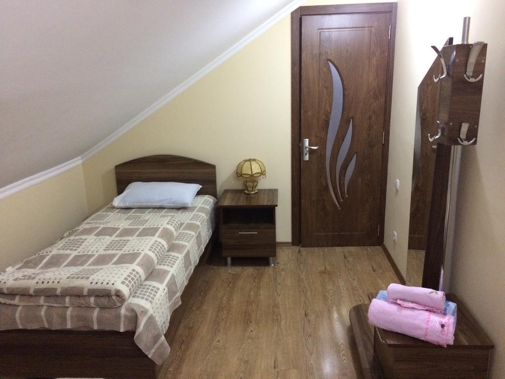 Mari Guest House Telavi Esterno foto