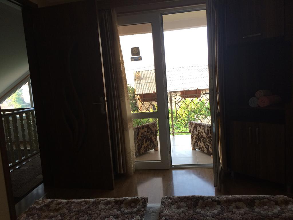 Mari Guest House Telavi Esterno foto
